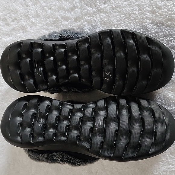 Skechers Go Lounge Faux Fur Joy Suede Slip On Shoes / Slippers - Picture 7 of 9